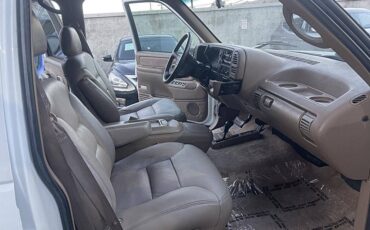 Chevrolet-suburban-12-ton-nominal-1995-white-16