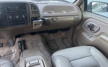 Chevrolet-suburban-12-ton-nominal-1995-white-22