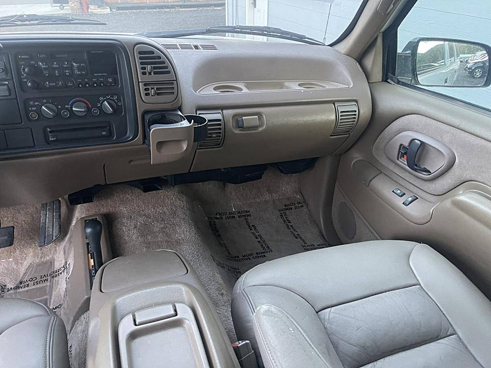 Chevrolet-suburban-12-ton-nominal-1995-white-22