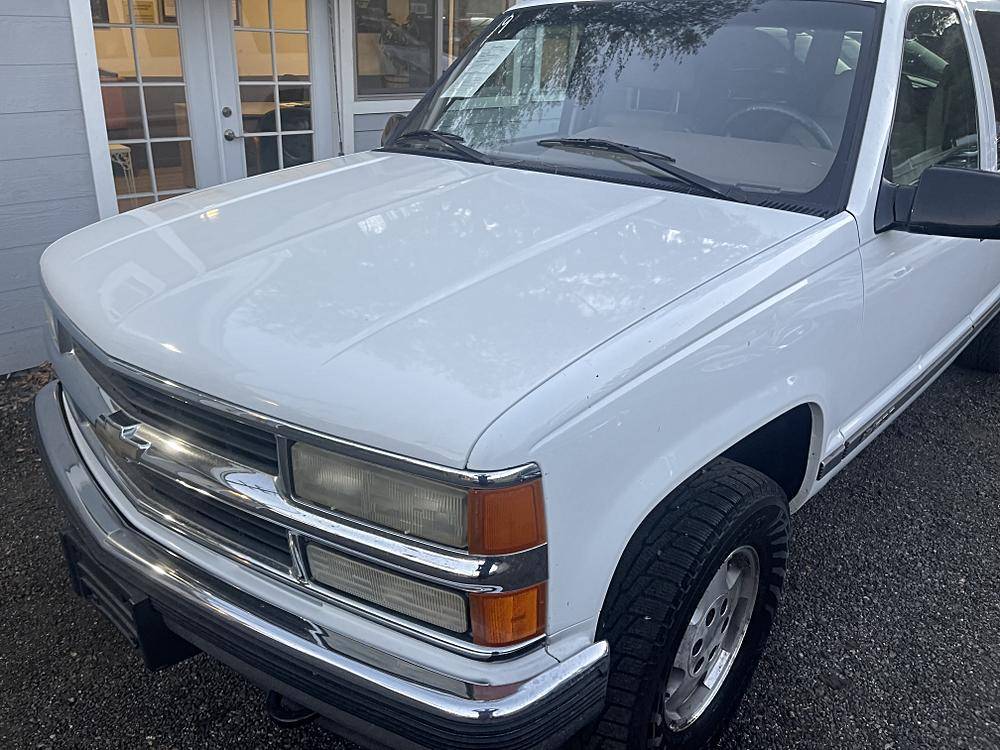 Chevrolet-suburban-12-ton-nominal-1995-white-30