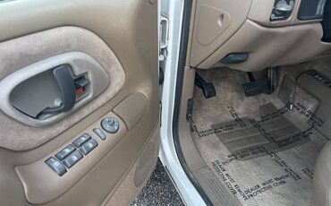 Chevrolet-suburban-12-ton-nominal-1995-white-31