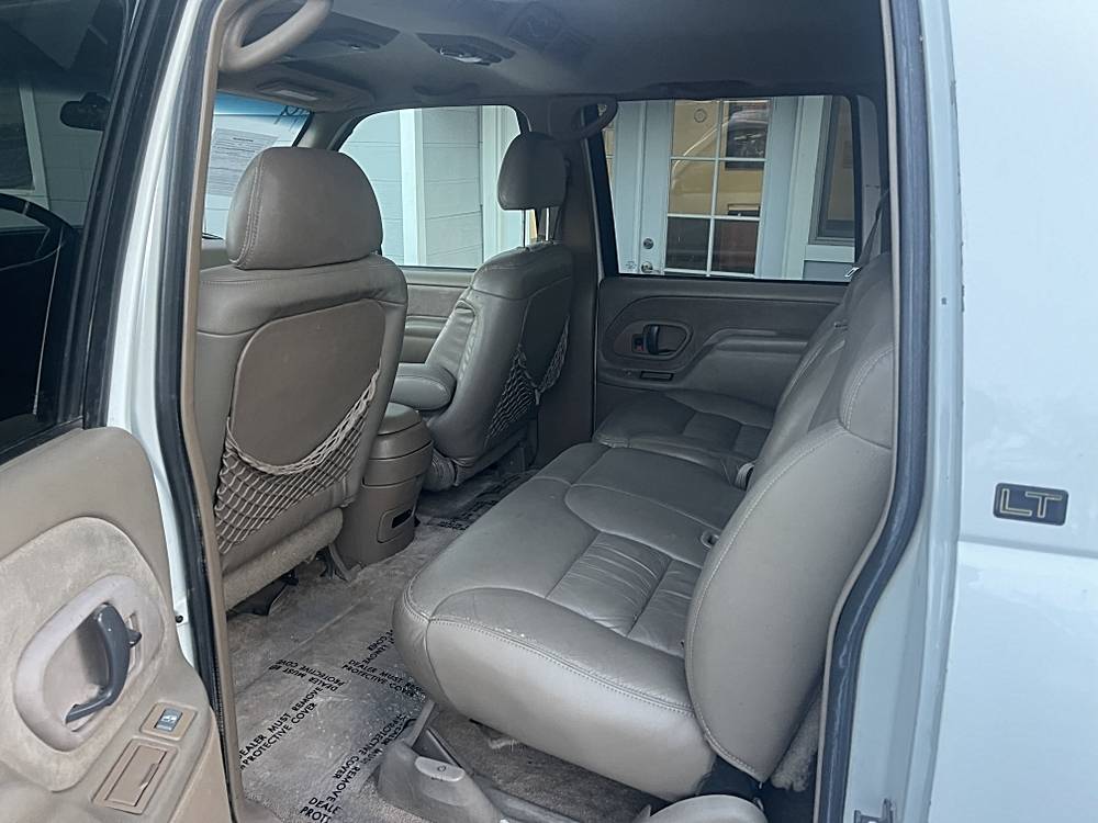 Chevrolet-suburban-12-ton-nominal-1995-white-34