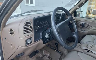 Chevrolet-suburban-12-ton-nominal-1995-white-47
