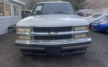 Chevrolet-suburban-12-ton-nominal-1995-white-54