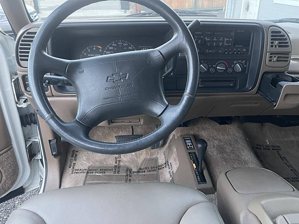 Chevrolet-suburban-12-ton-nominal-1995-white-56