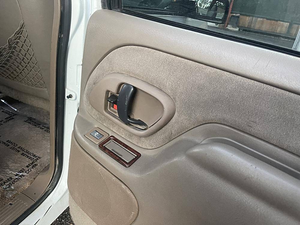 Chevrolet-suburban-12-ton-nominal-1995-white-62