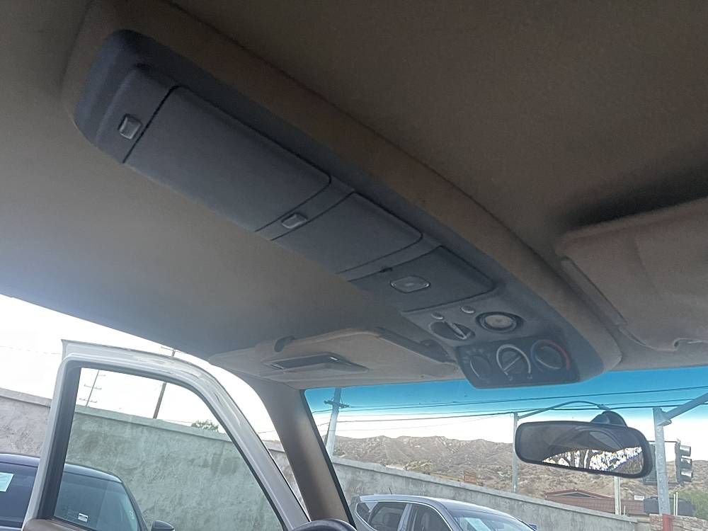 Chevrolet-suburban-12-ton-nominal-1995-white-65