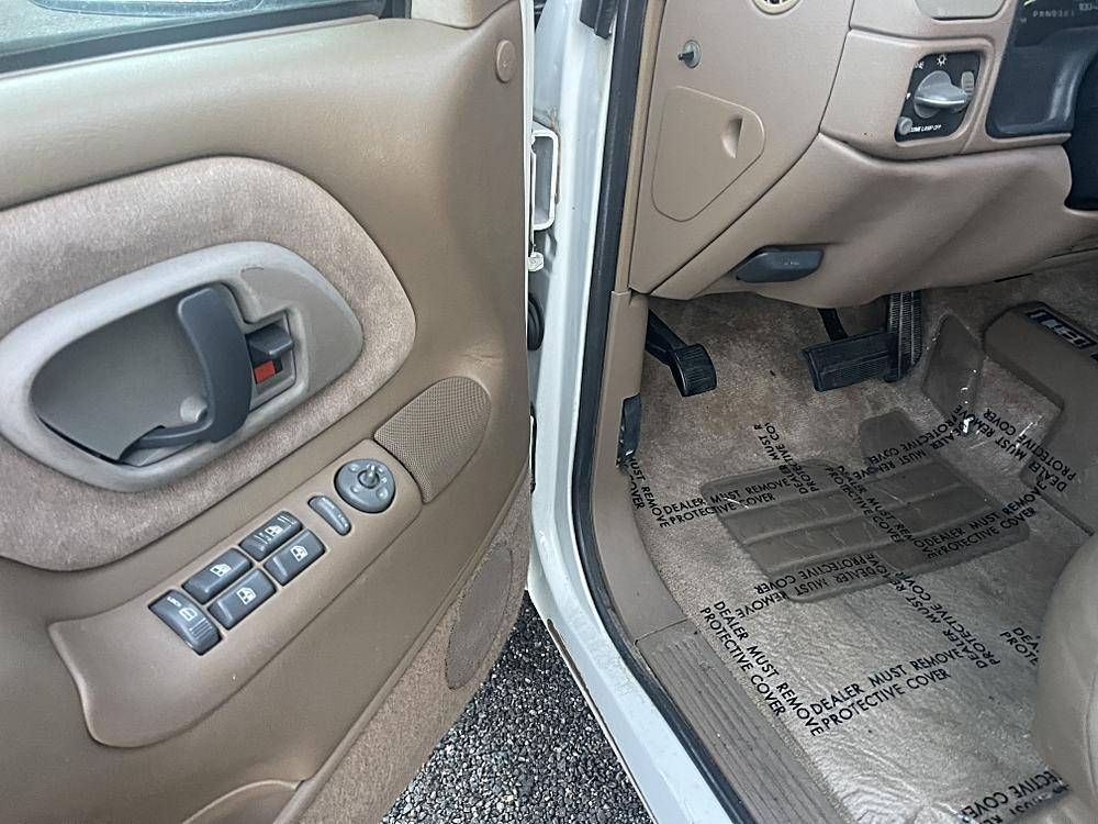 Chevrolet-suburban-12-ton-nominal-1995-white-66