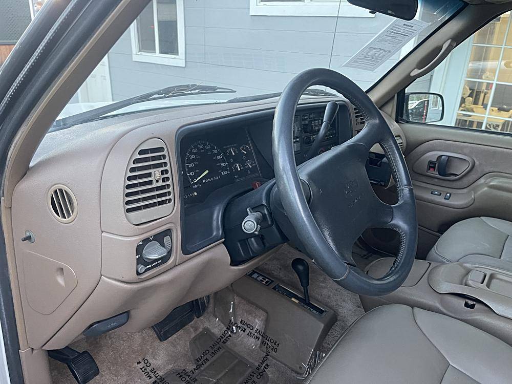 Chevrolet-suburban-12-ton-nominal-1995-white-9