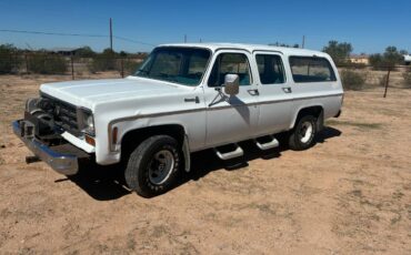 Chevrolet-suburban-1500-1977-white-1