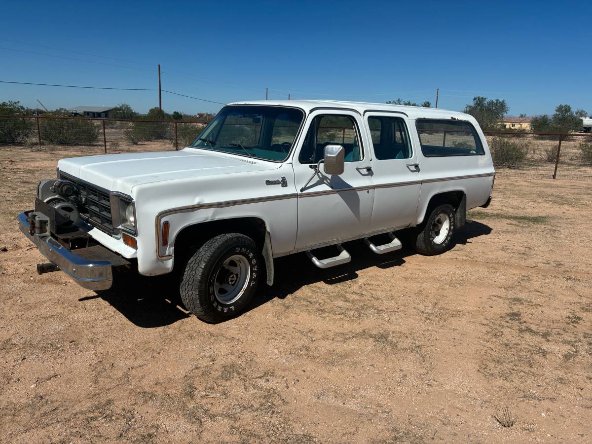 Chevrolet-suburban-1500-1977-white-1