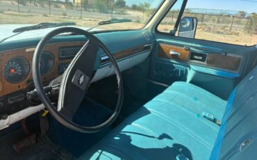 Chevrolet-suburban-1500-1977-white-11