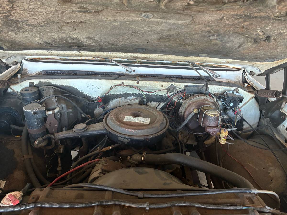 Chevrolet-suburban-1500-1977-white-17