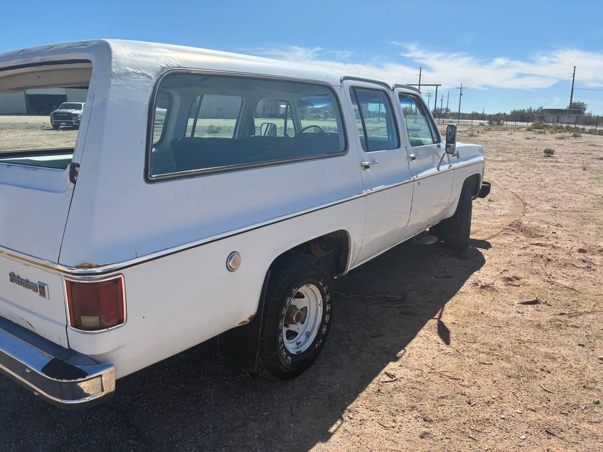Chevrolet-suburban-1500-1977-white-18