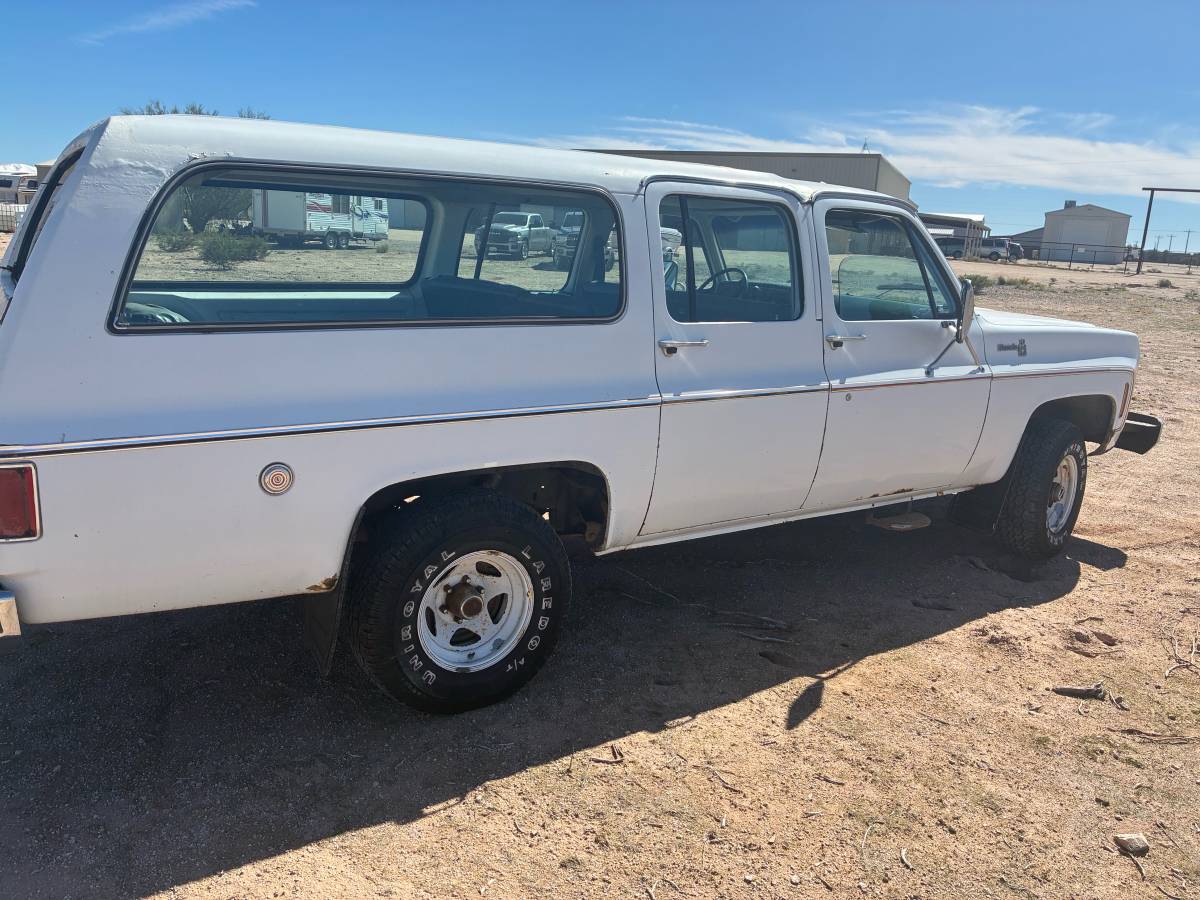 Chevrolet-suburban-1500-1977-white-19