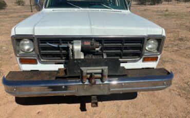 Chevrolet-suburban-1500-1977-white-2