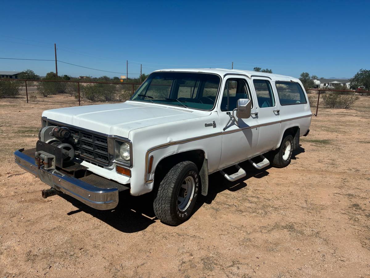 Chevrolet-suburban-1500-1977-white-4