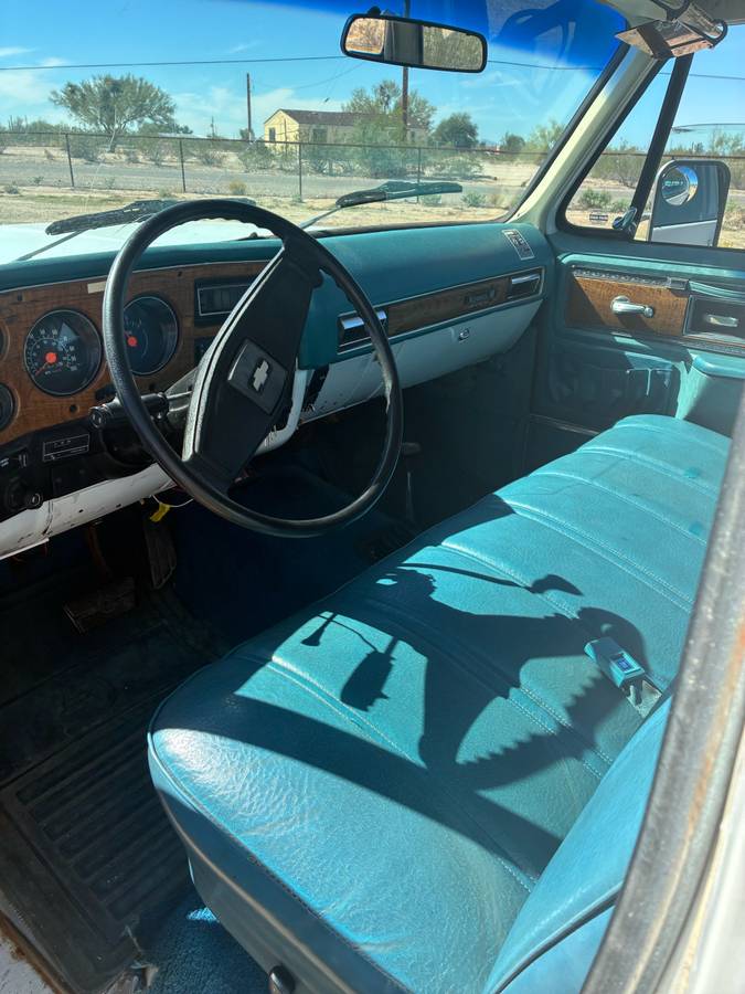 Chevrolet-suburban-1500-1977-white-6