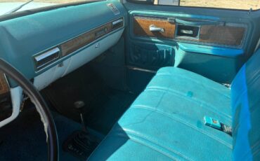 Chevrolet-suburban-1500-1977-white-7