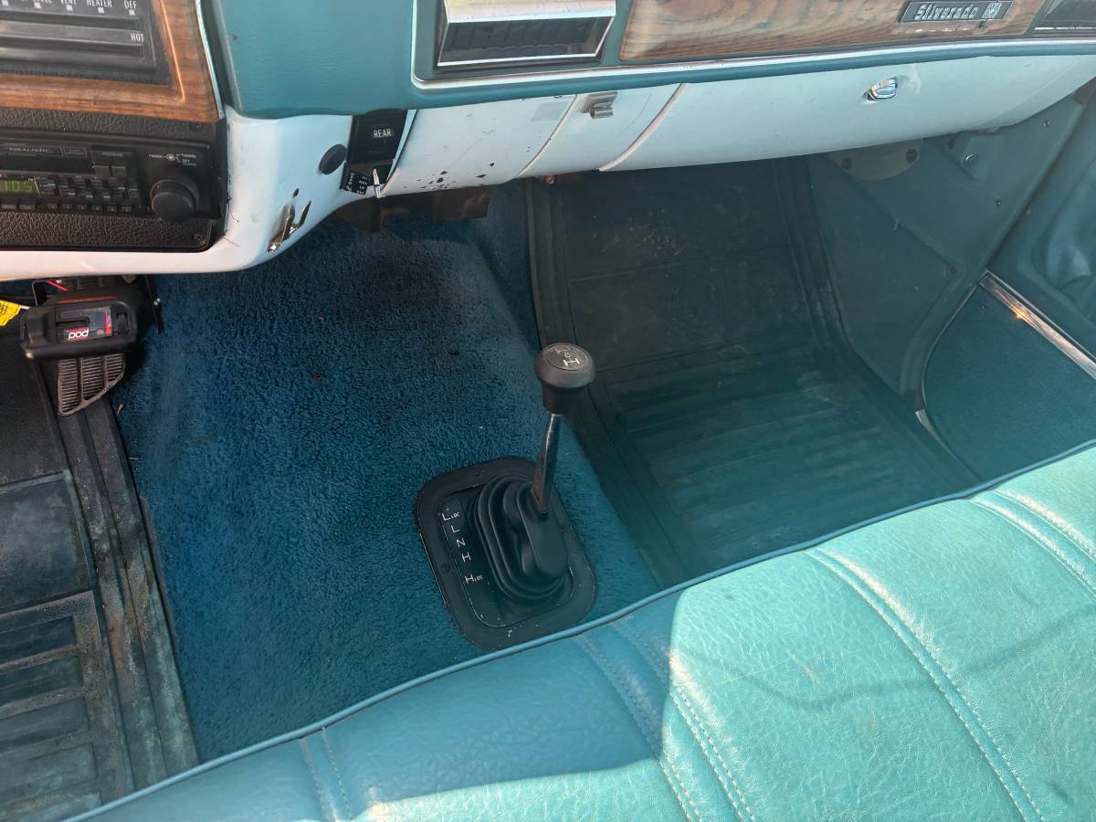 Chevrolet-suburban-1500-1977-white-9
