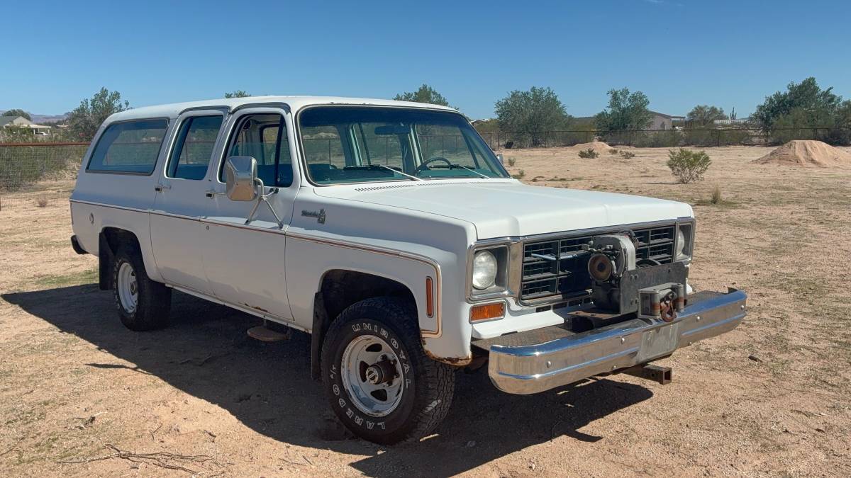 Chevrolet-suburban-1500-1977-white