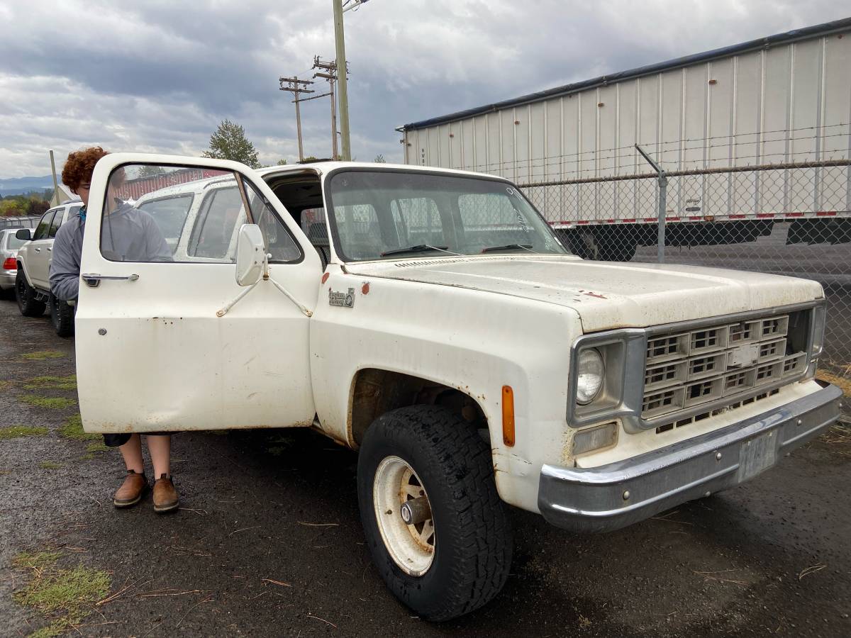 Chevrolet-suburban-1500-1978-white-1
