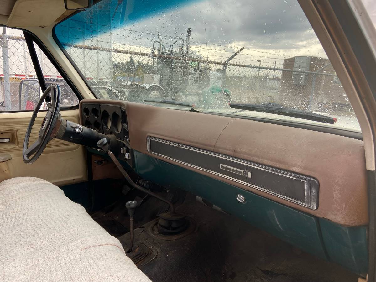 Chevrolet-suburban-1500-1978-white-3