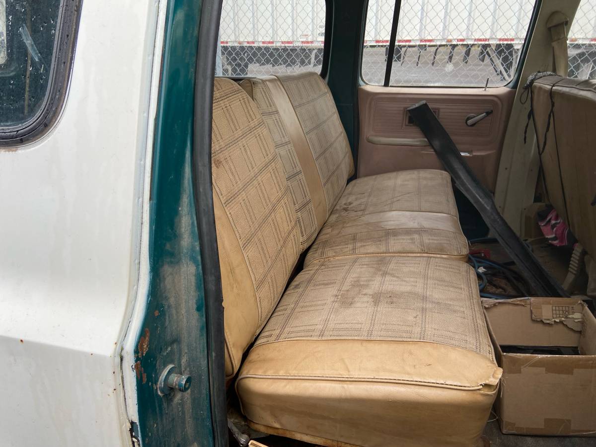 Chevrolet-suburban-1500-1978-white-5