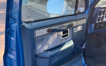Chevrolet-suburban-1500-1988-blue-11