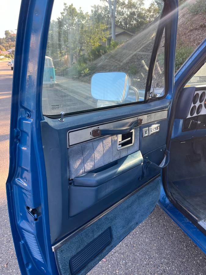 Chevrolet-suburban-1500-1988-blue-11