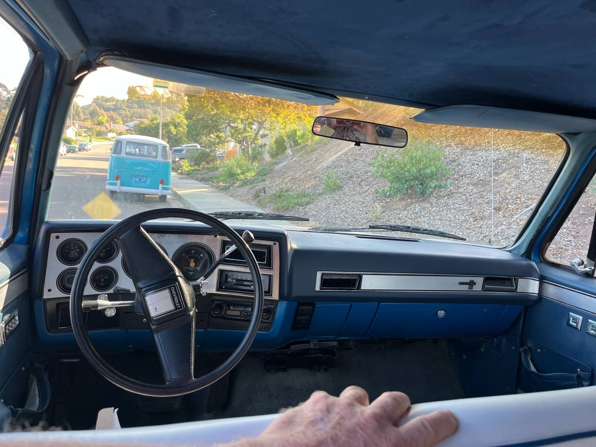 Chevrolet-suburban-1500-1988-blue-16