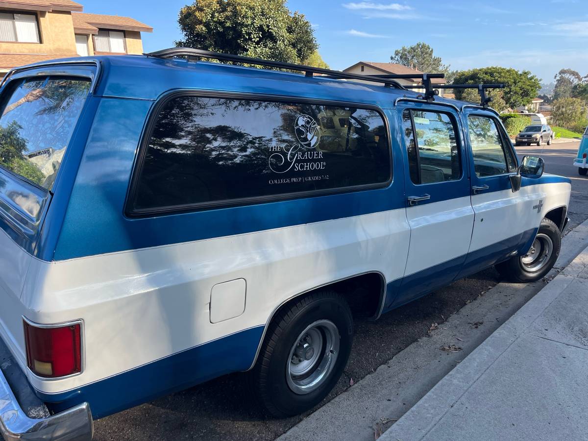 Chevrolet-suburban-1500-1988-blue