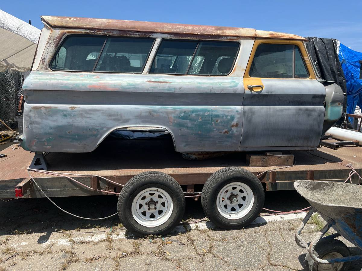 Chevrolet-suburban-1965-15