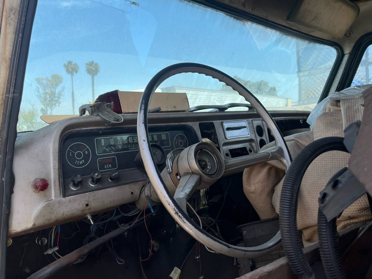 Chevrolet-suburban-1965-16
