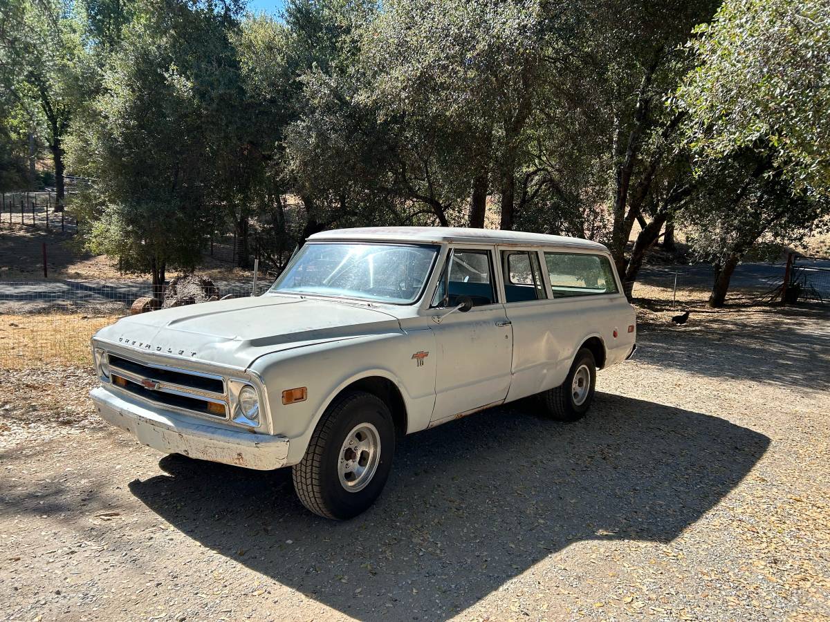 Chevrolet-suburban-1968-white