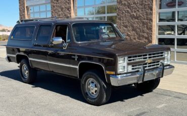 Chevrolet-suburban-1985-brown-1