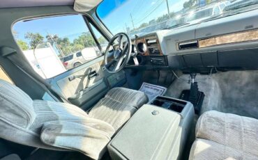 Chevrolet-suburban-1989-black-1