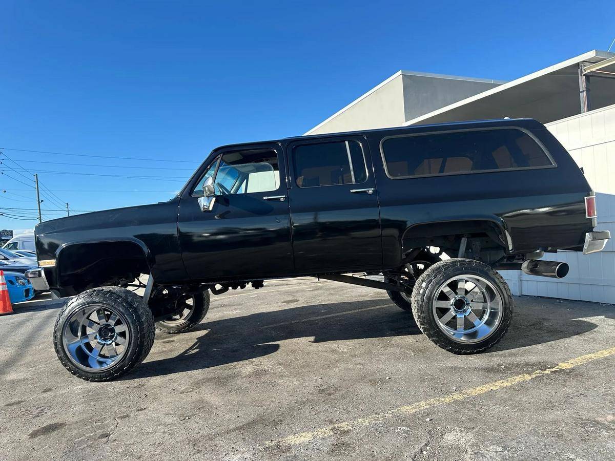 Chevrolet-suburban-1989-black-10