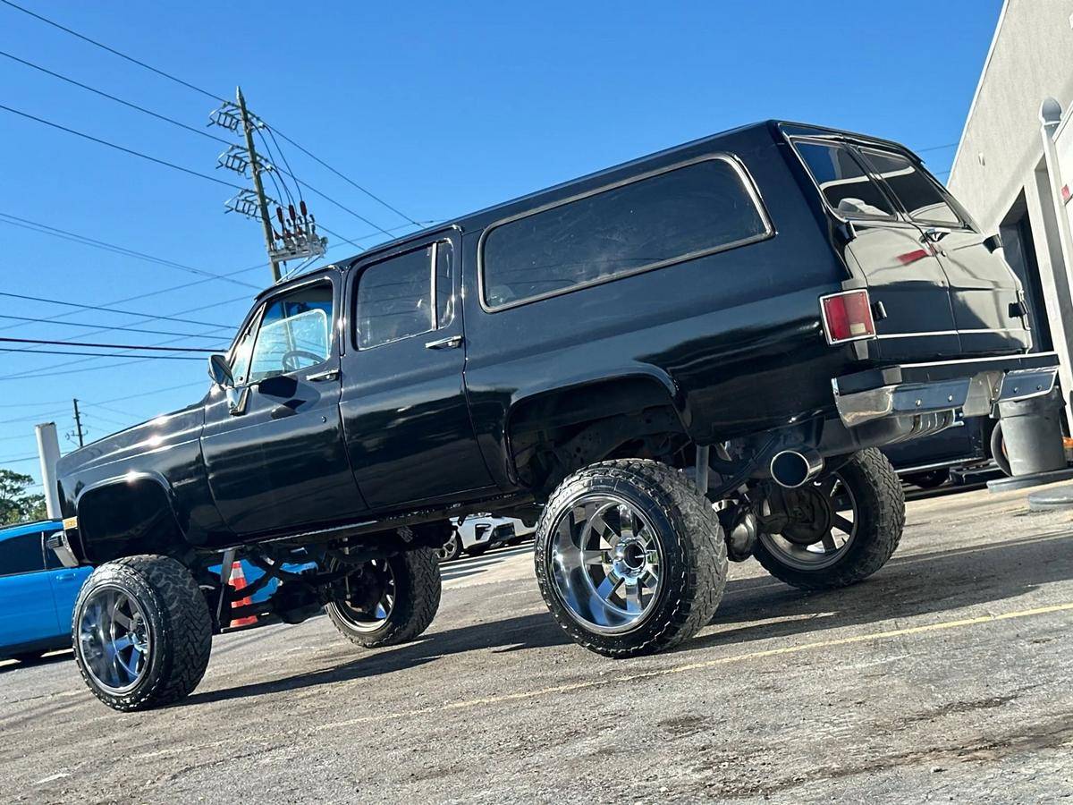 Chevrolet-suburban-1989-black-11