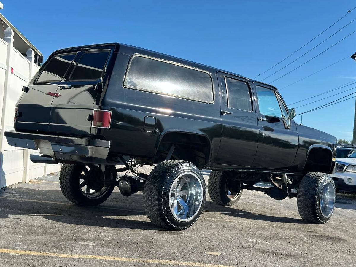 Chevrolet-suburban-1989-black-12