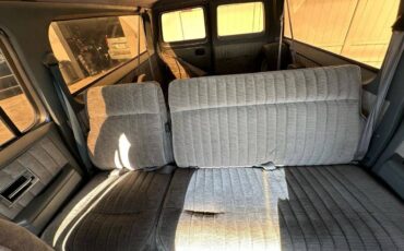 Chevrolet-suburban-1989-black-23