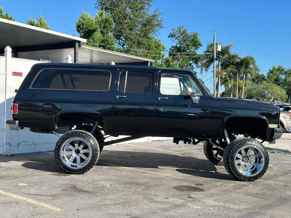 Chevrolet-suburban-1989-black-28