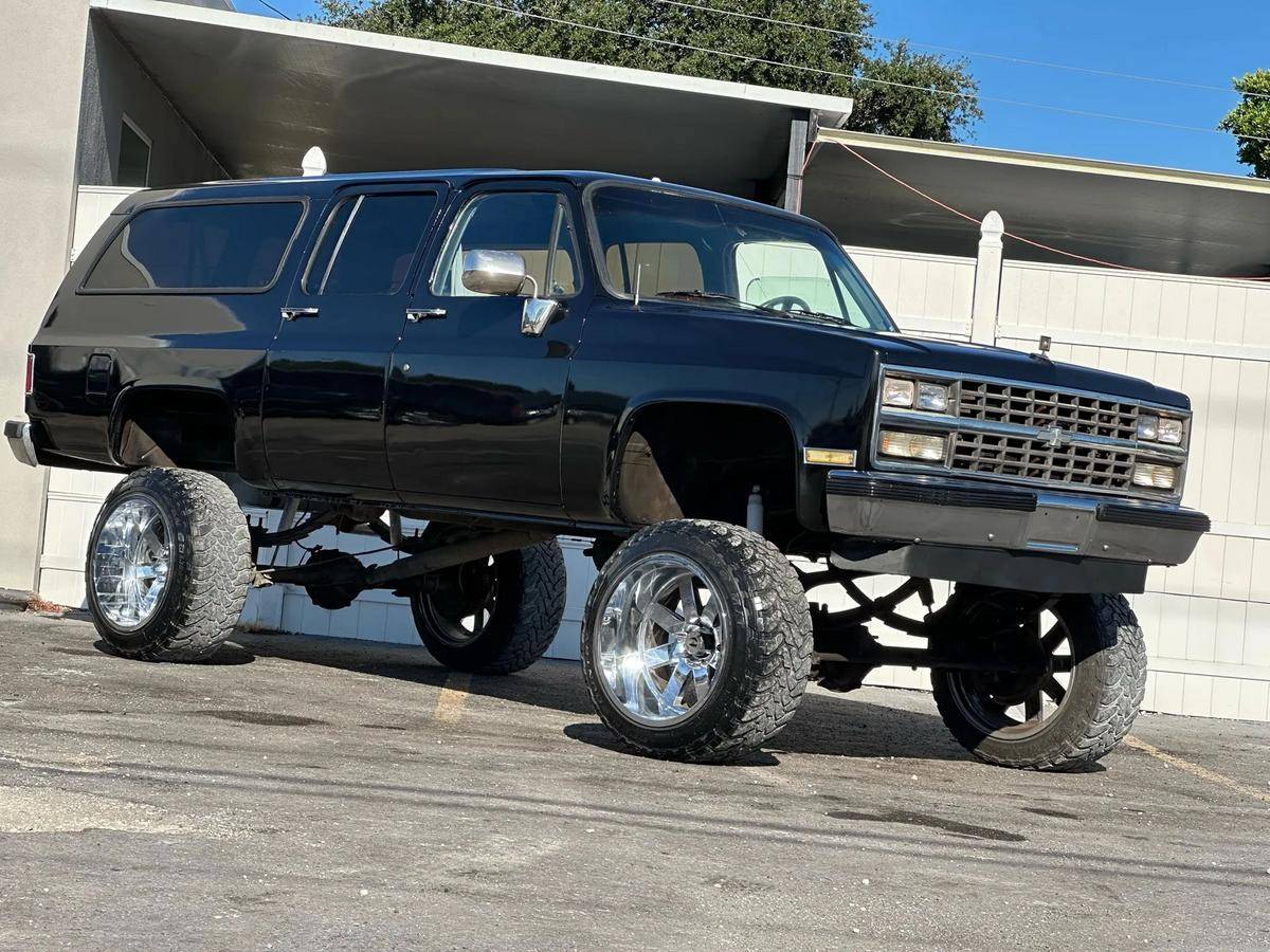 Chevrolet-suburban-1989-black-29