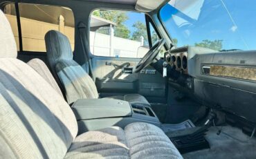 Chevrolet-suburban-1989-black-31