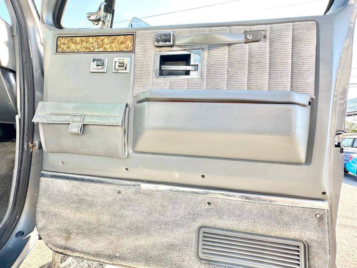 Chevrolet-suburban-1989-black-45