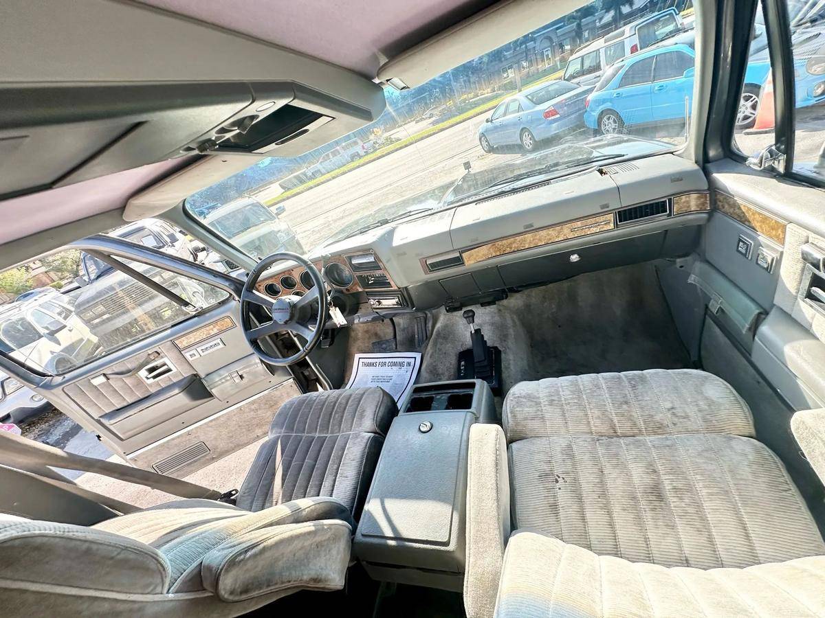 Chevrolet-suburban-1989-black-6