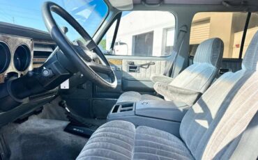 Chevrolet-suburban-1989-black-8