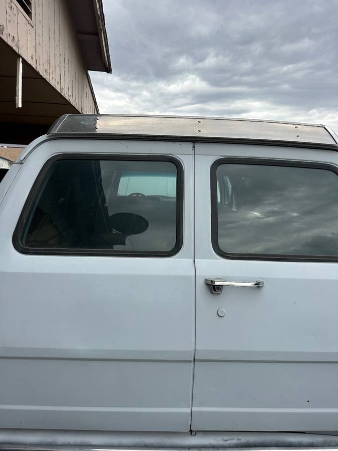 Chevrolet-suburban-1989-silver-14