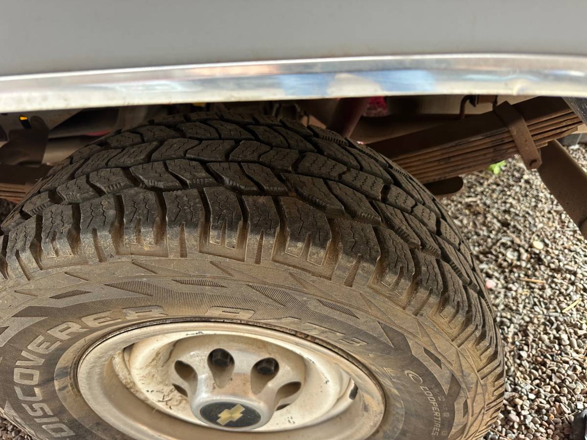 Chevrolet-suburban-1989-silver-15