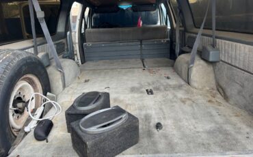 Chevrolet-suburban-1989-silver-2